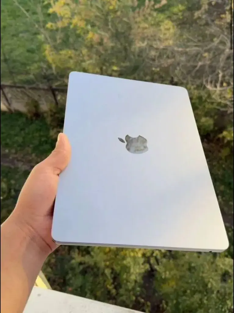 Здравствуйте,я скоро улетаю и мне срочно нужно продать MacBook