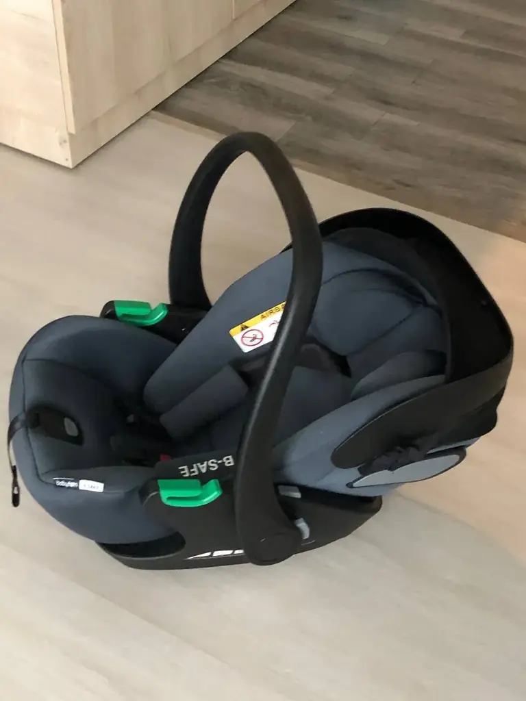 Продаем коляску Stokke 2 в 1