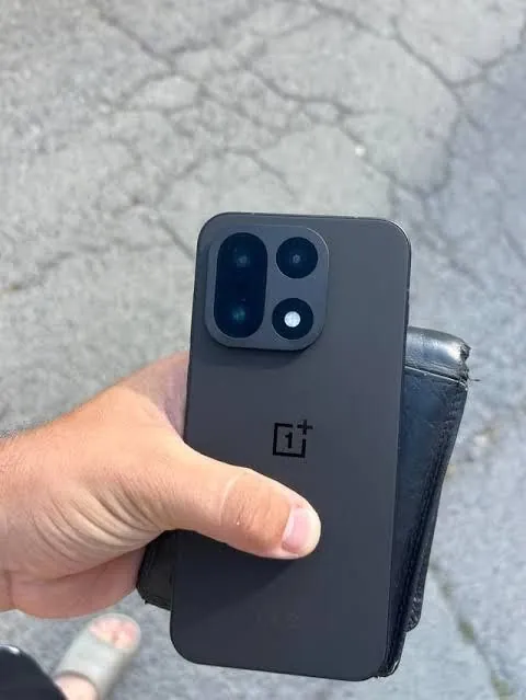 Продам OnePlus 15 12/256 ГБ (CN) — Чёрный