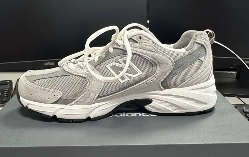 ПРОДАЮ кроссовки new balance , абсолютно новые, пришли не по размеру.