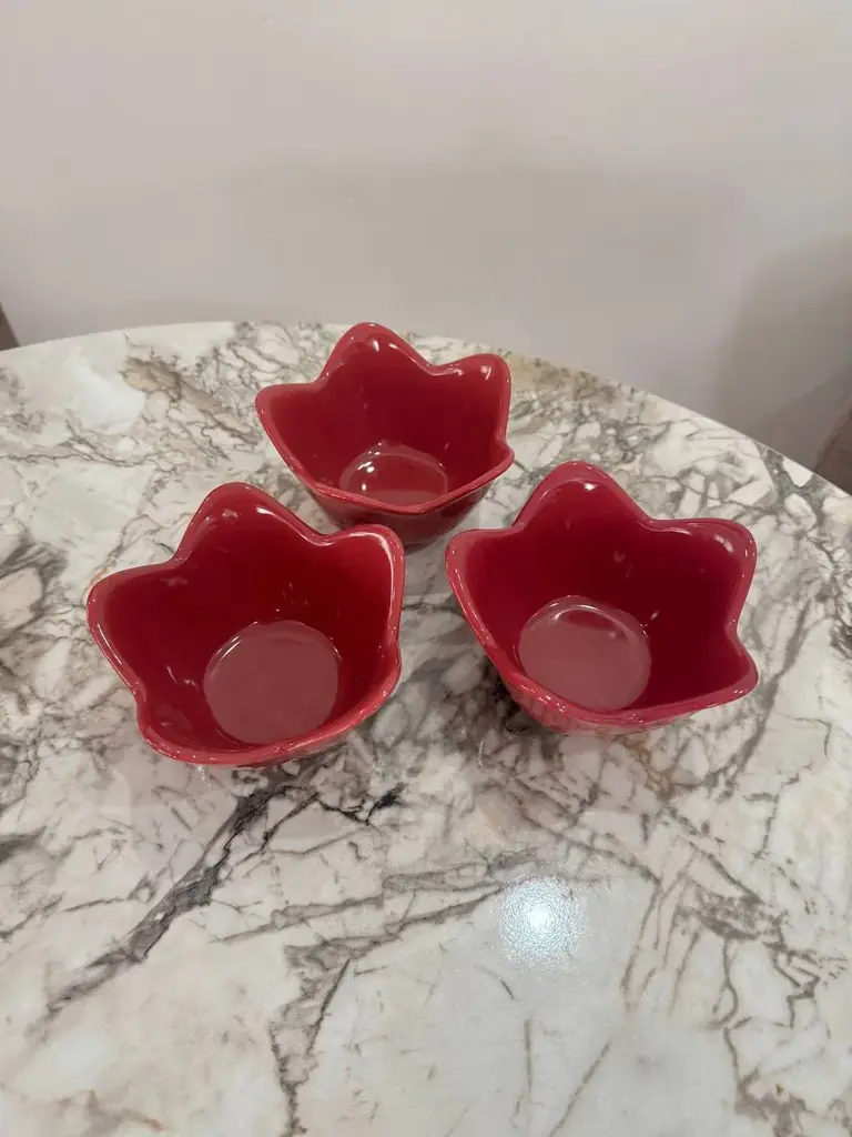 Продаю красные сервировочные пиалы — 3 шт.