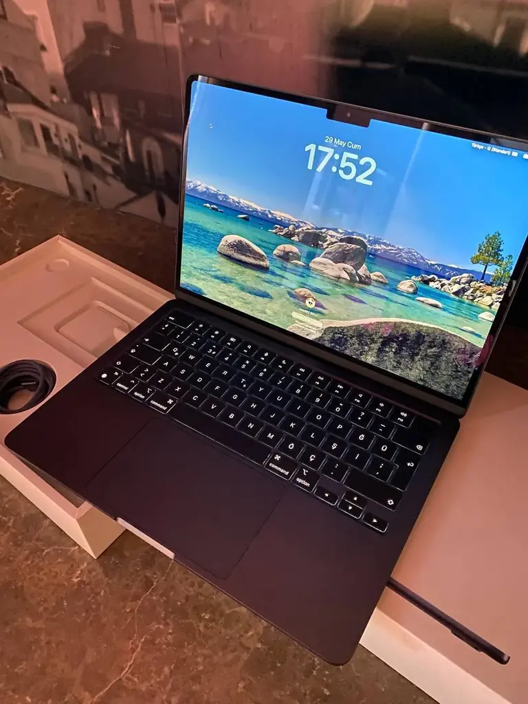 Продается Macbook air M2 2022