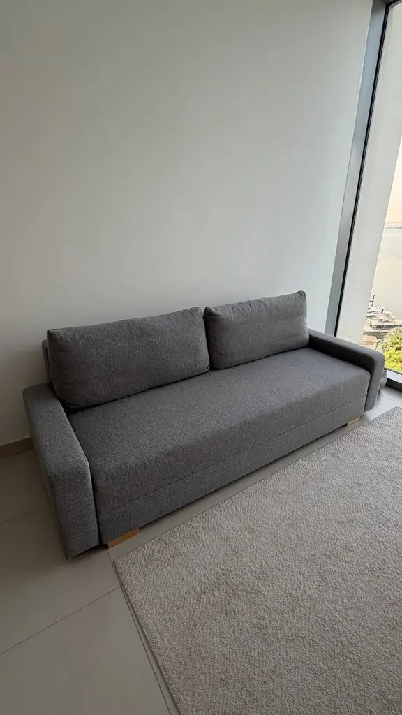 Обеденный стол и 4 стула — $300