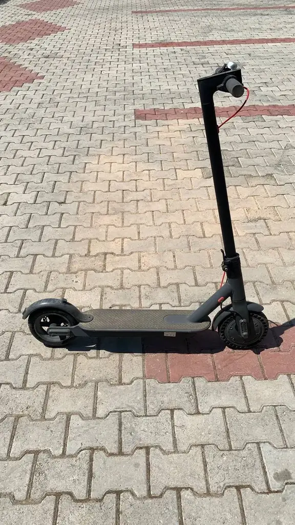 На запчасти есть зарядка 50€