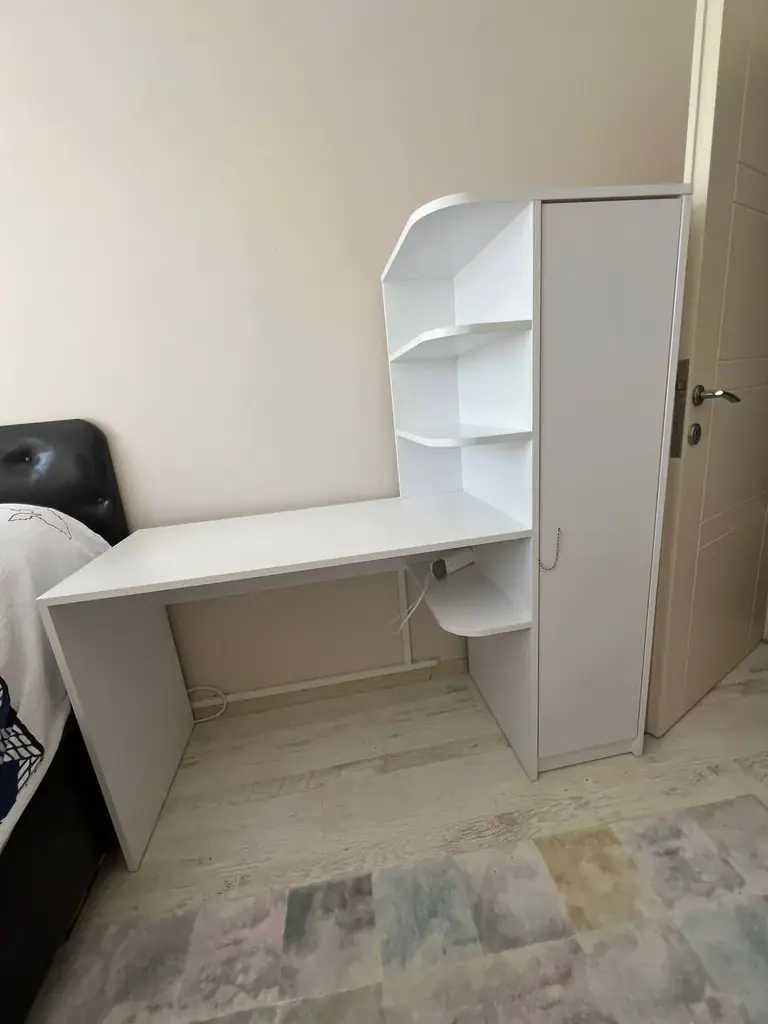 Продам письменный стол со шкафом