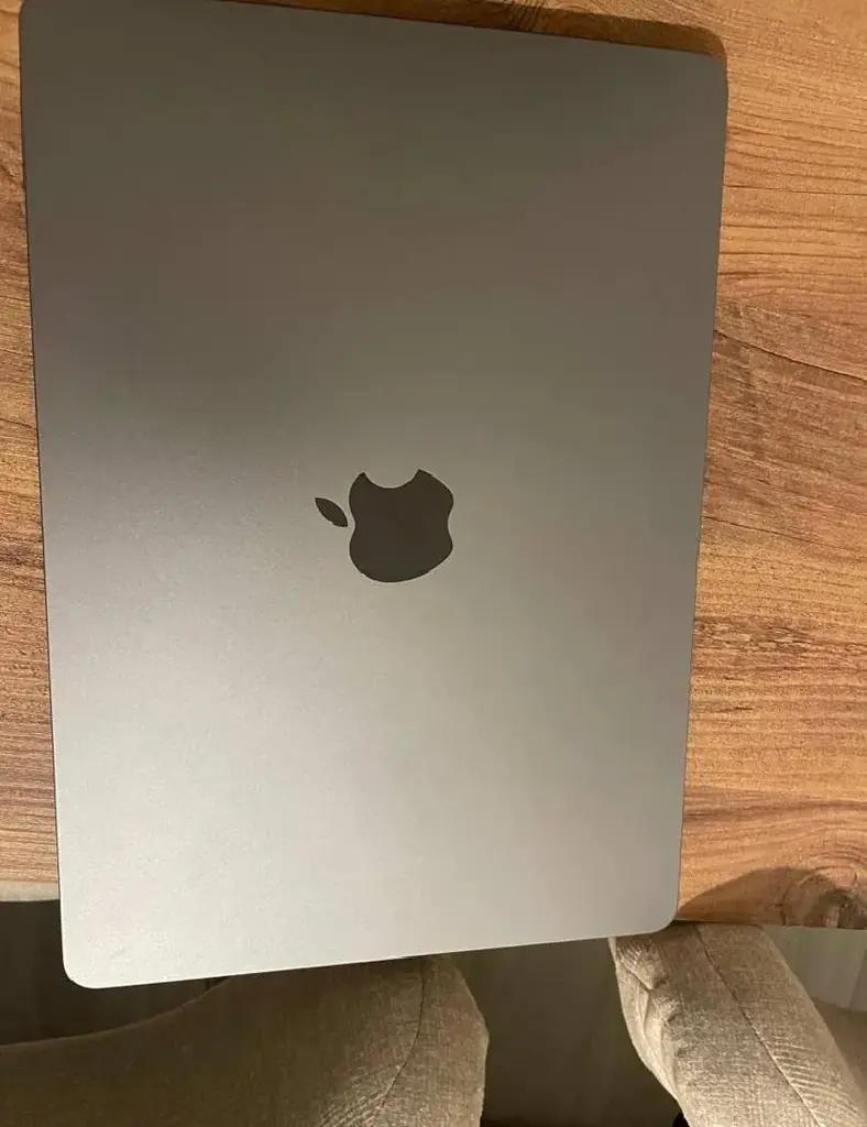 Продается Macbook air M2 2022