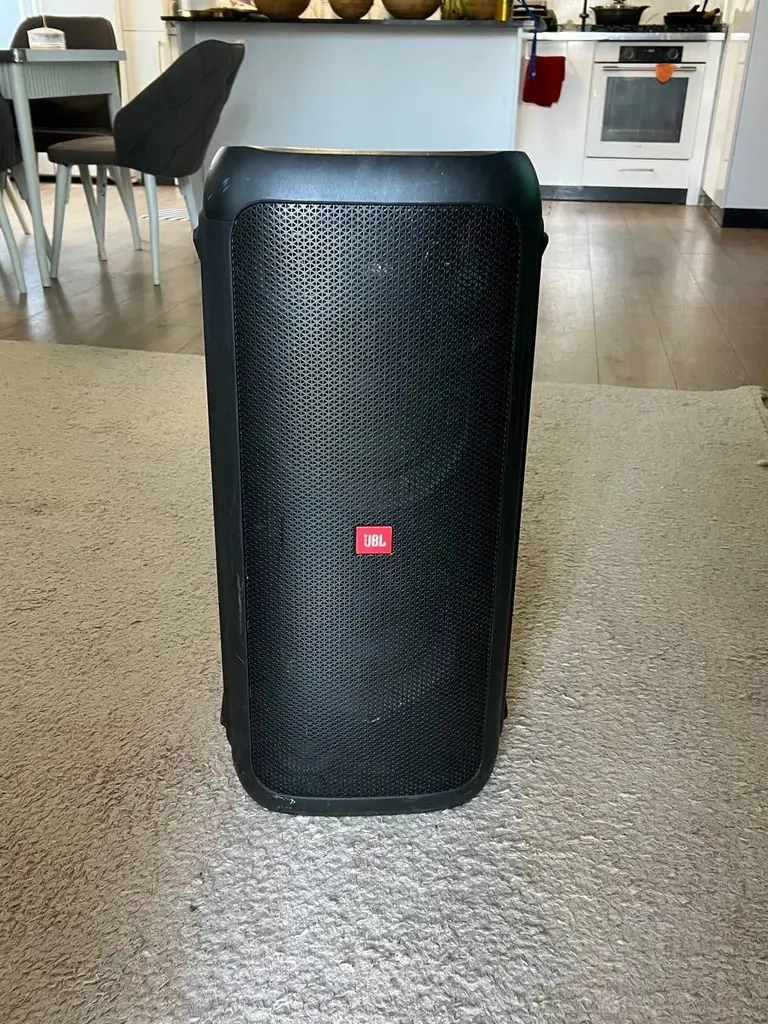 Продаю JBL PartyBox 300