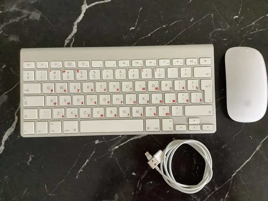 APPLE MOUSE 2 и Keyboard  Apple комплект 100€