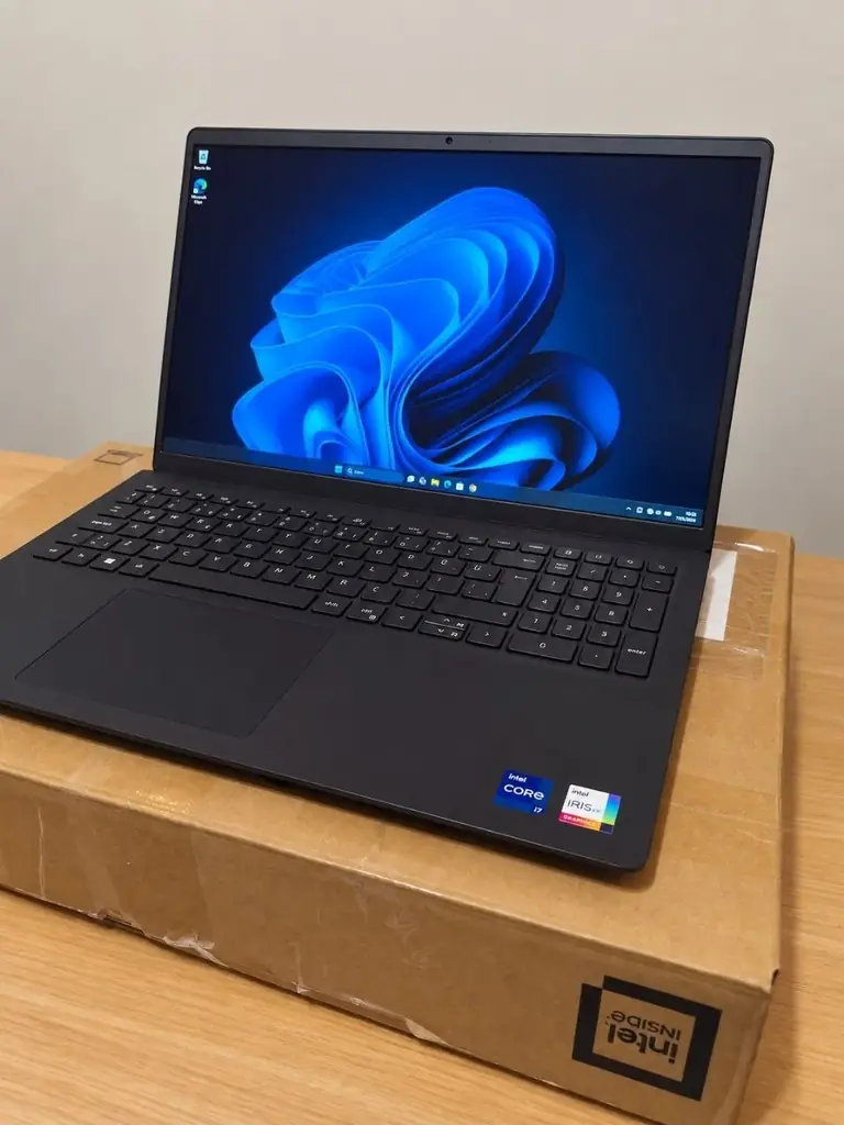 Dell Vostro 3520 | i7 12-gen | 32 GB RAM | Экран 120Hz (Идеал)