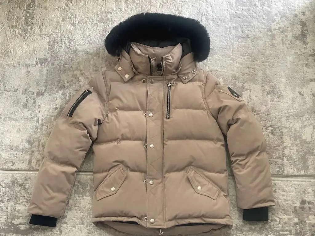 🤎 Продаю зимнюю куртку Moose Knuckles — 3000 лир. Состояние нового.