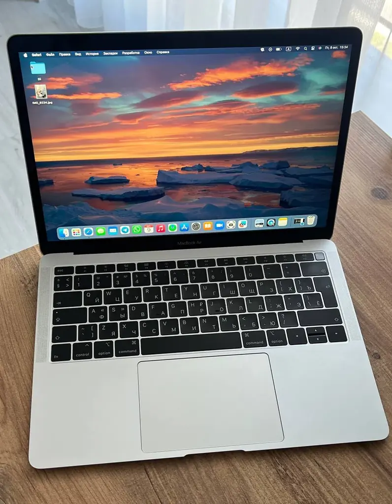 Продам MacBook Air 13,3″ (2019 года)