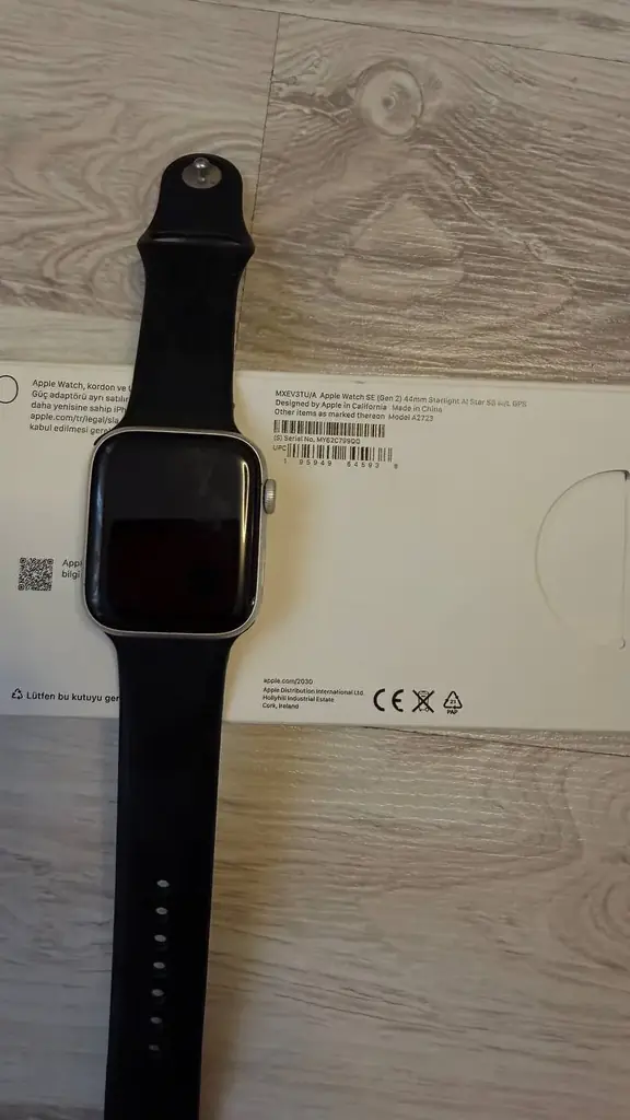 Продам Apple Watch SE 2, 44 мм Бу (хорошее состояние) полный комплект