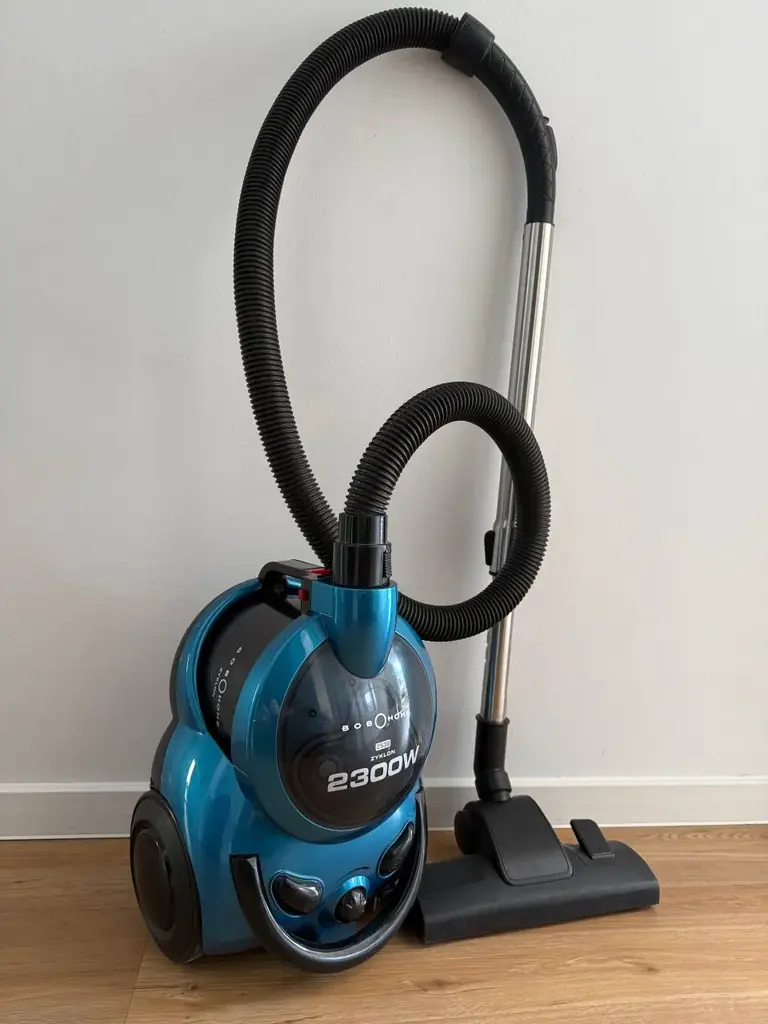 Продаю очень мощный 2300w, безмешковый, вакуумный пылесос циклонного типа Bob Home Cyclon в отлично…