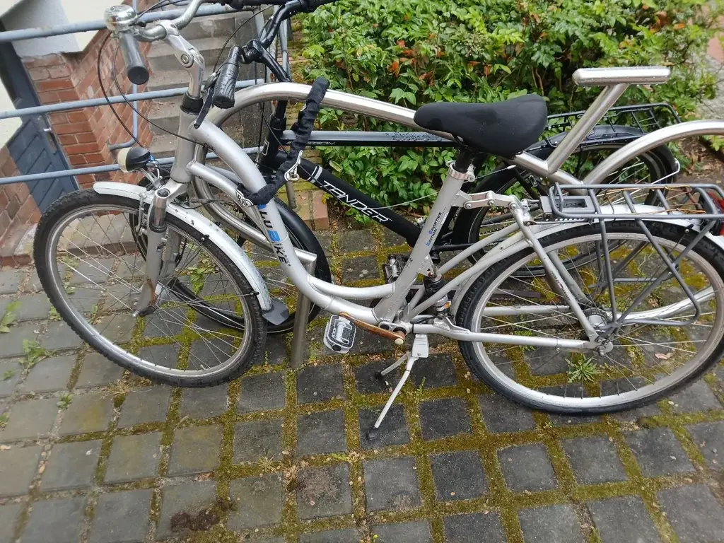 Отоичный велосипед Alu bike ,28 колесо, динамо свет ,8 скорость передач,тормоз передний и задний на…