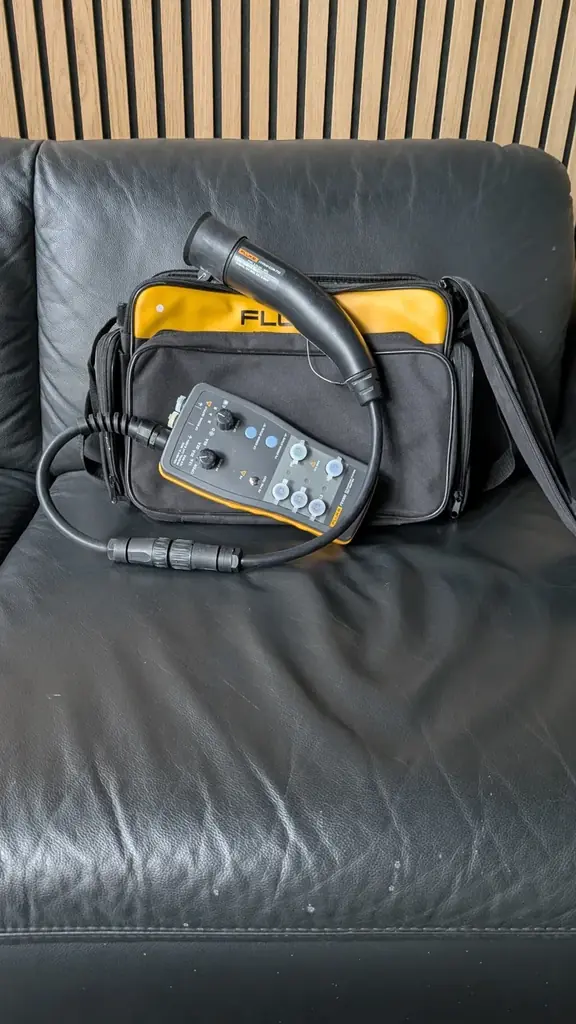 Продам Fluke FEV300/KIT (набор адаптеров для тестирования зарядных станций электромобилей Type 2).