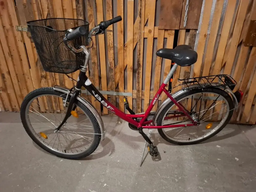 Продам велосипед. Колеса 26, передачи 3шт. Цена 55€