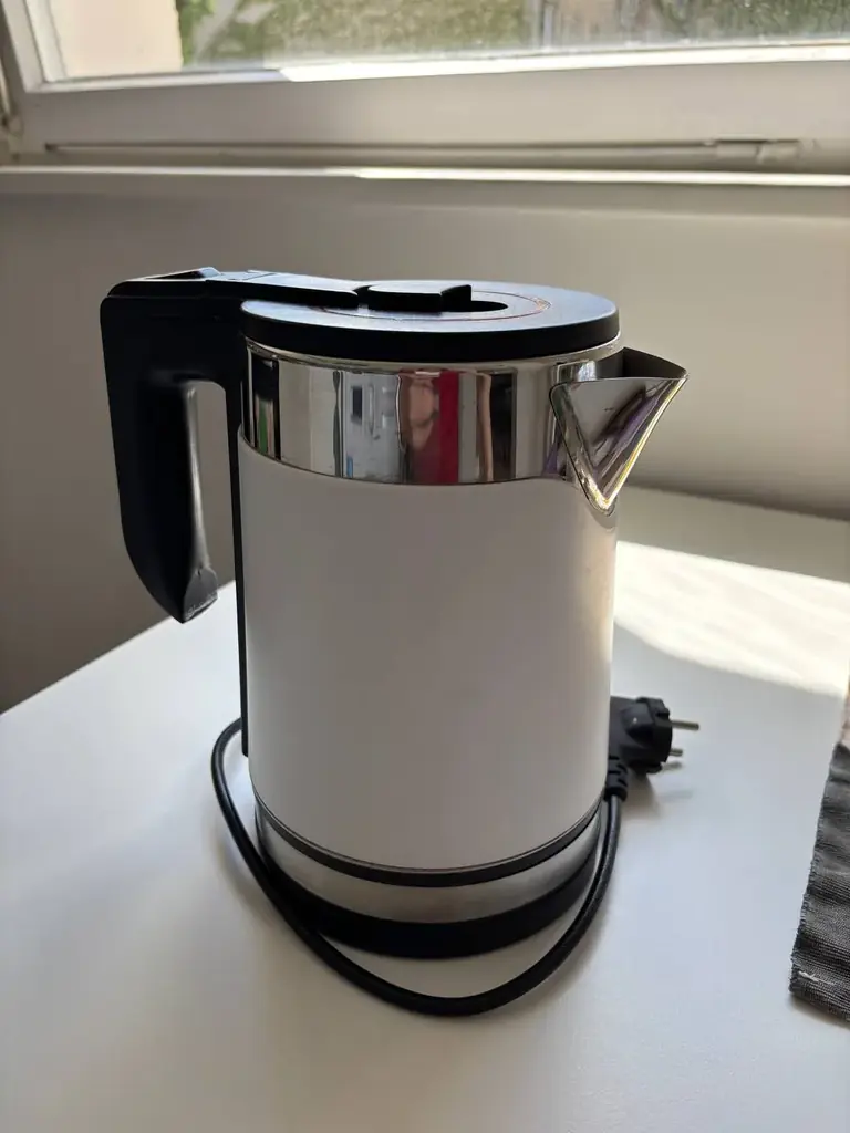 Чайник электрический 2л, без накипи - 5€
