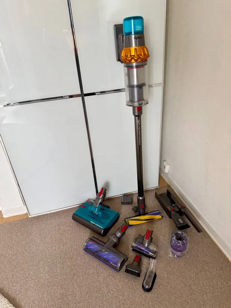 Продаю пылесос Dyson V15s Detect Submarine с обширным набором аксессуаров. Устройство полностью исп…