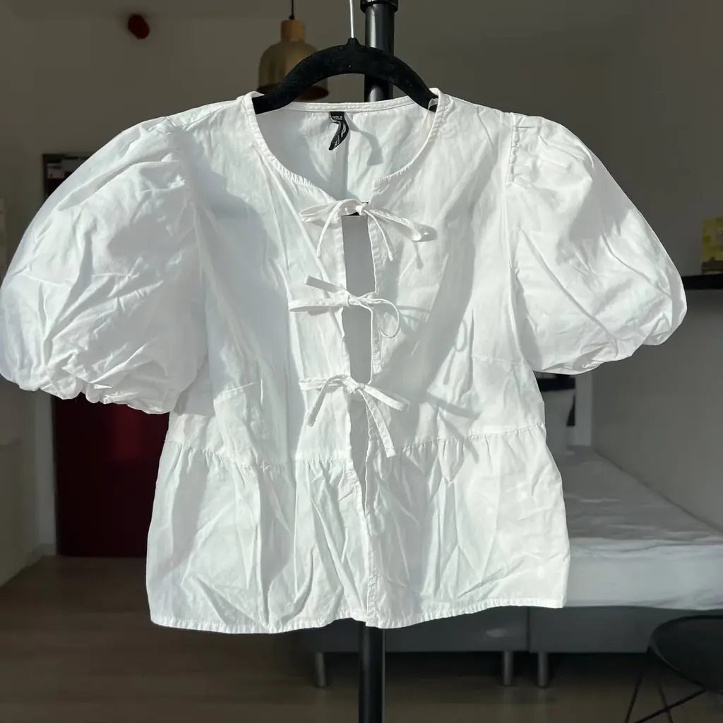 1. Топ на завязках (Xs) - 5€