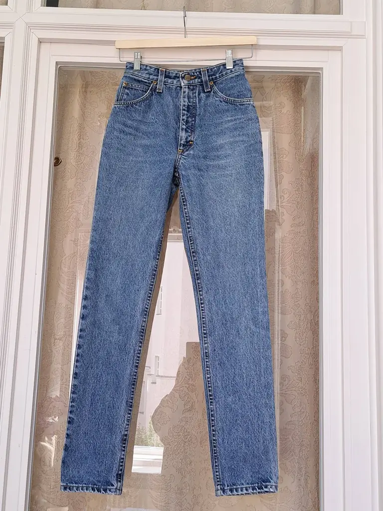 Продаю джинсы Lee фасона Mom jeans с высокой посадкой.