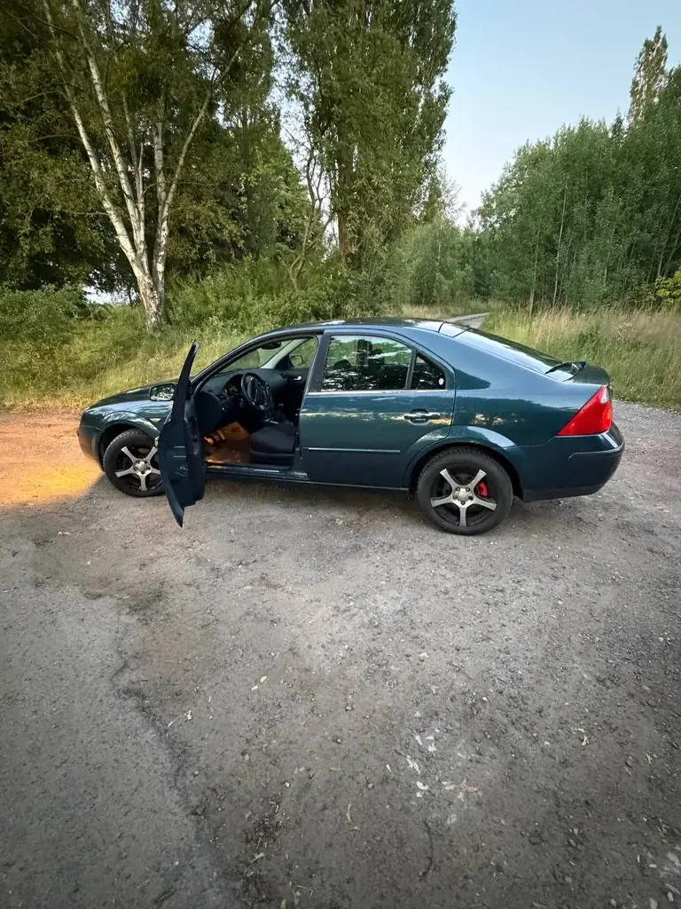 продам автомобіль Ford Mondeo 3 2004 року 1.8 бензин автомобіль в хорошому стані їздить кожен день …