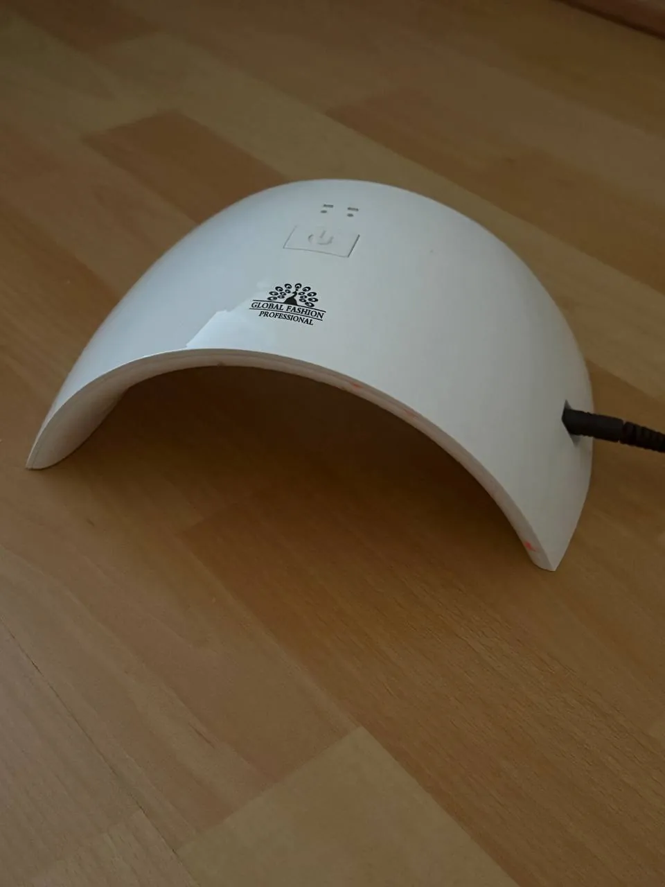 Продам LED/UV-лампу для сушки гель-лака. Полностью исправна, работает без нареканий. Состояние хоро…