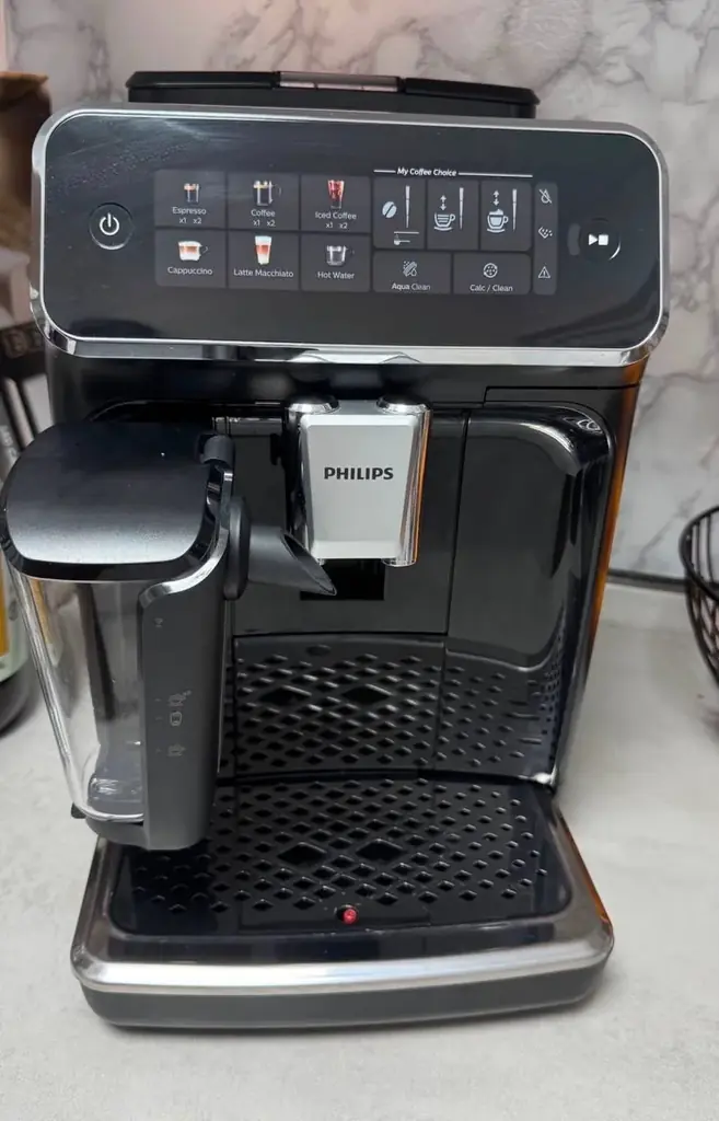 Продам кофемашину Philips 3300 LatteGo в отличном состоянии