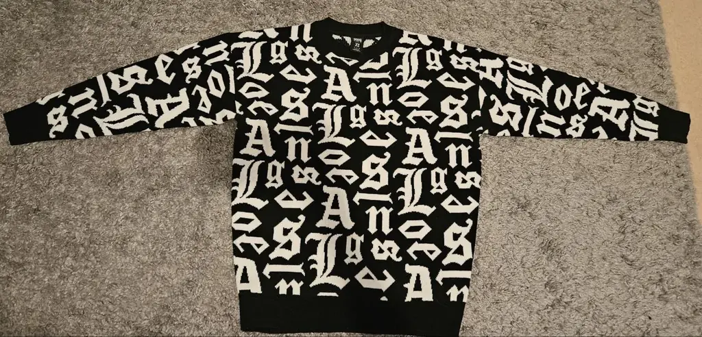 Продам пуловер Black Squad, размер XS (Relaxed fit, свободный крой), состояние отличное, цена 5€