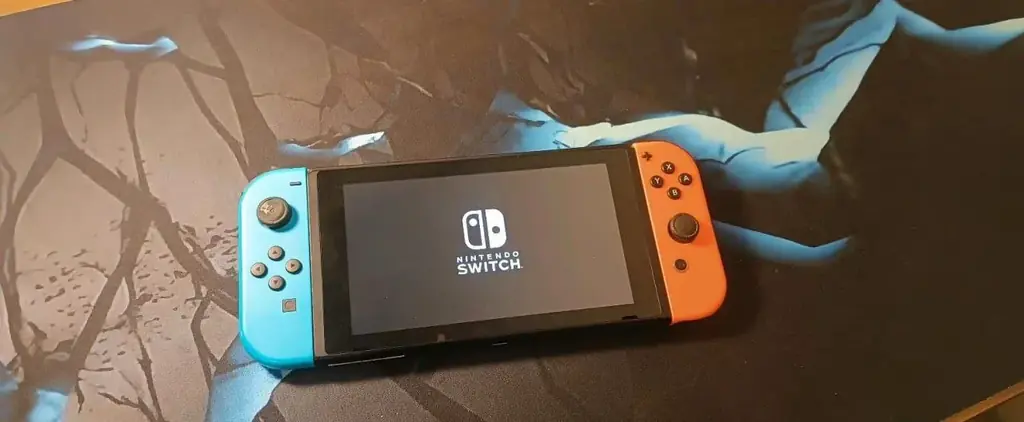 Продаю Nintendo Switch — отличный вариант для игр дома и на ходу!