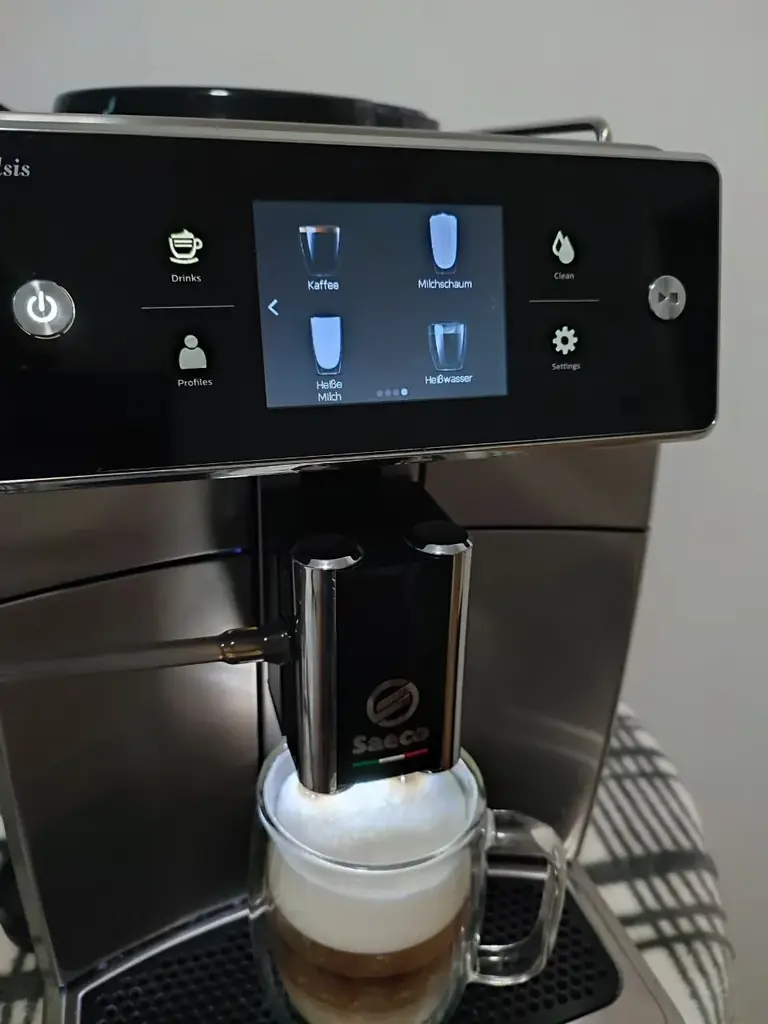Продам кавомашину Philips Saeco Xelsis Deluxe (виготовлена в Італії) з кольоровим дисплеєм