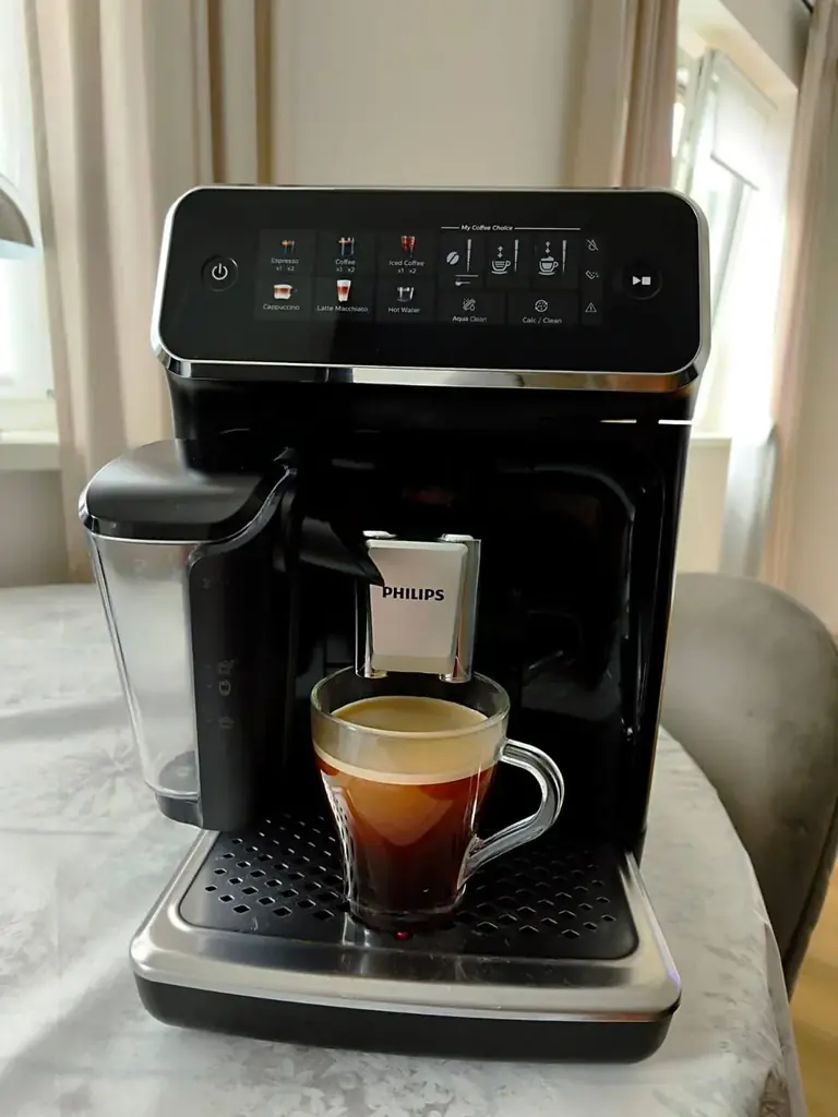 Продам кофемашину Philips 3300 LatteGo в отличном состоянии