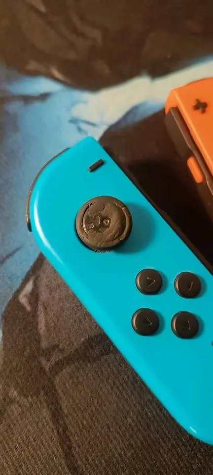 Продаю Nintendo Switch — отличный вариант для игр дома и на ходу!