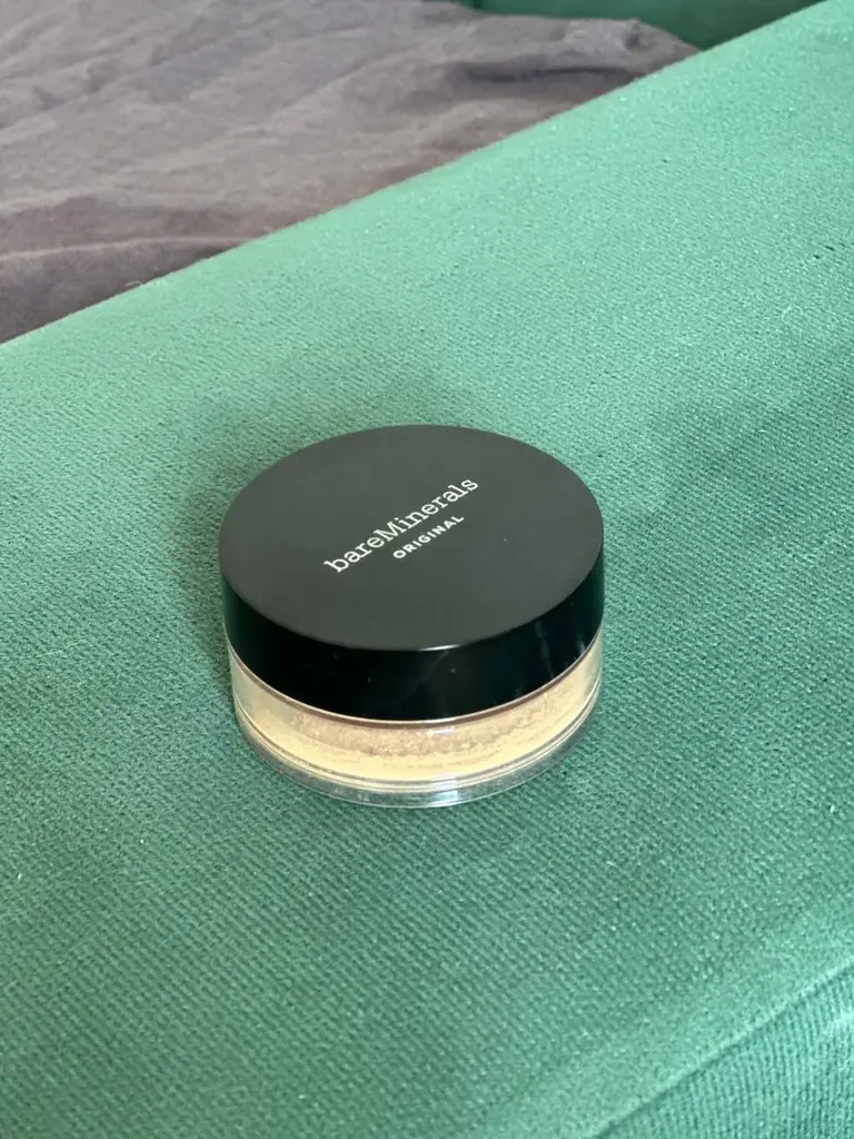 Продам 2 абсолютно новые запечатанные минеральные пудры bareMinerals Original SPF15 Foundation, отт…