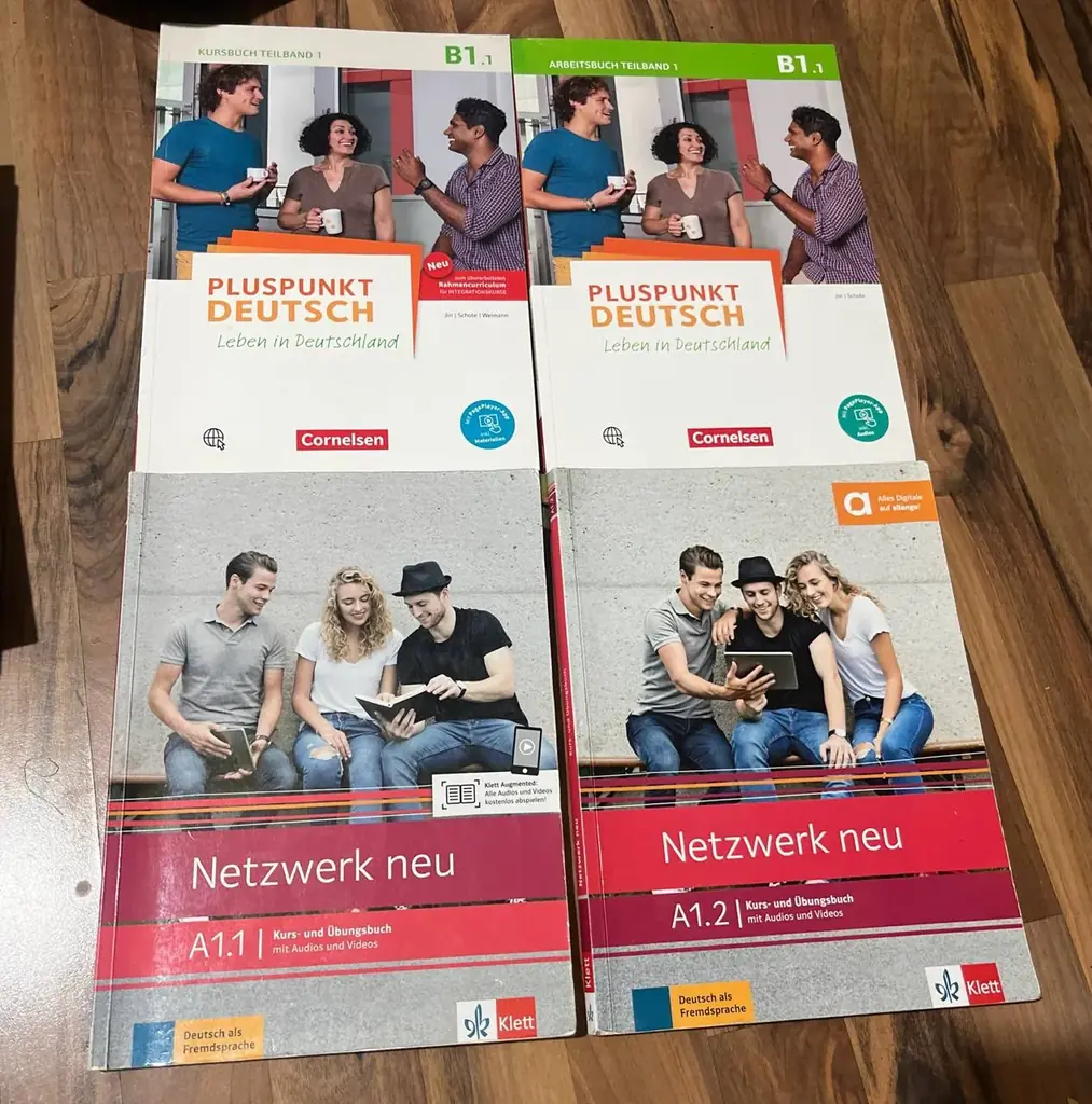 Продаю учебники 📚 пишите в личку . Валерия Берлин .