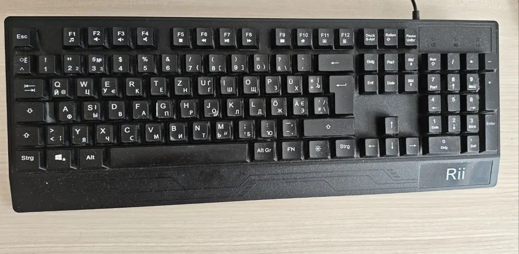 Продам набор игровая проводная клавиатура с подсветкой+ проводная игровая мышь. Цена набора 15 евро…
