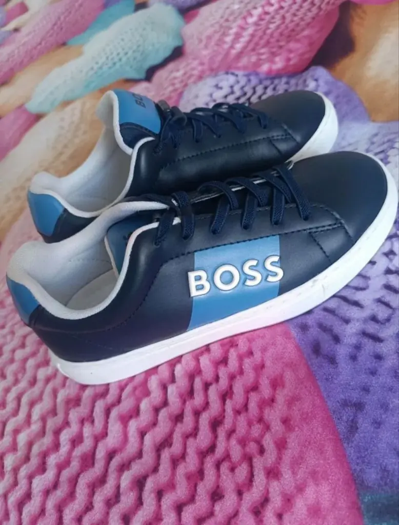 Новые кожаные кроссовки BOSS — размер 33