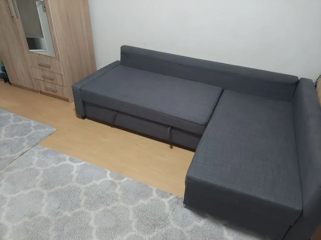 Продам диван IKEA 140 см х 200 см, матрац с чехлом в подарок. Цена 150 евро. В наличии также другая…