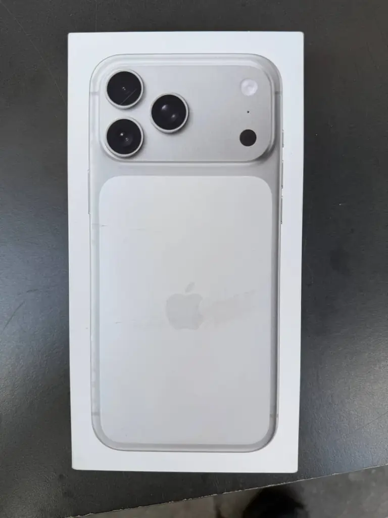 Добрый вечер продается iPhone 17 pro max 512gb silver