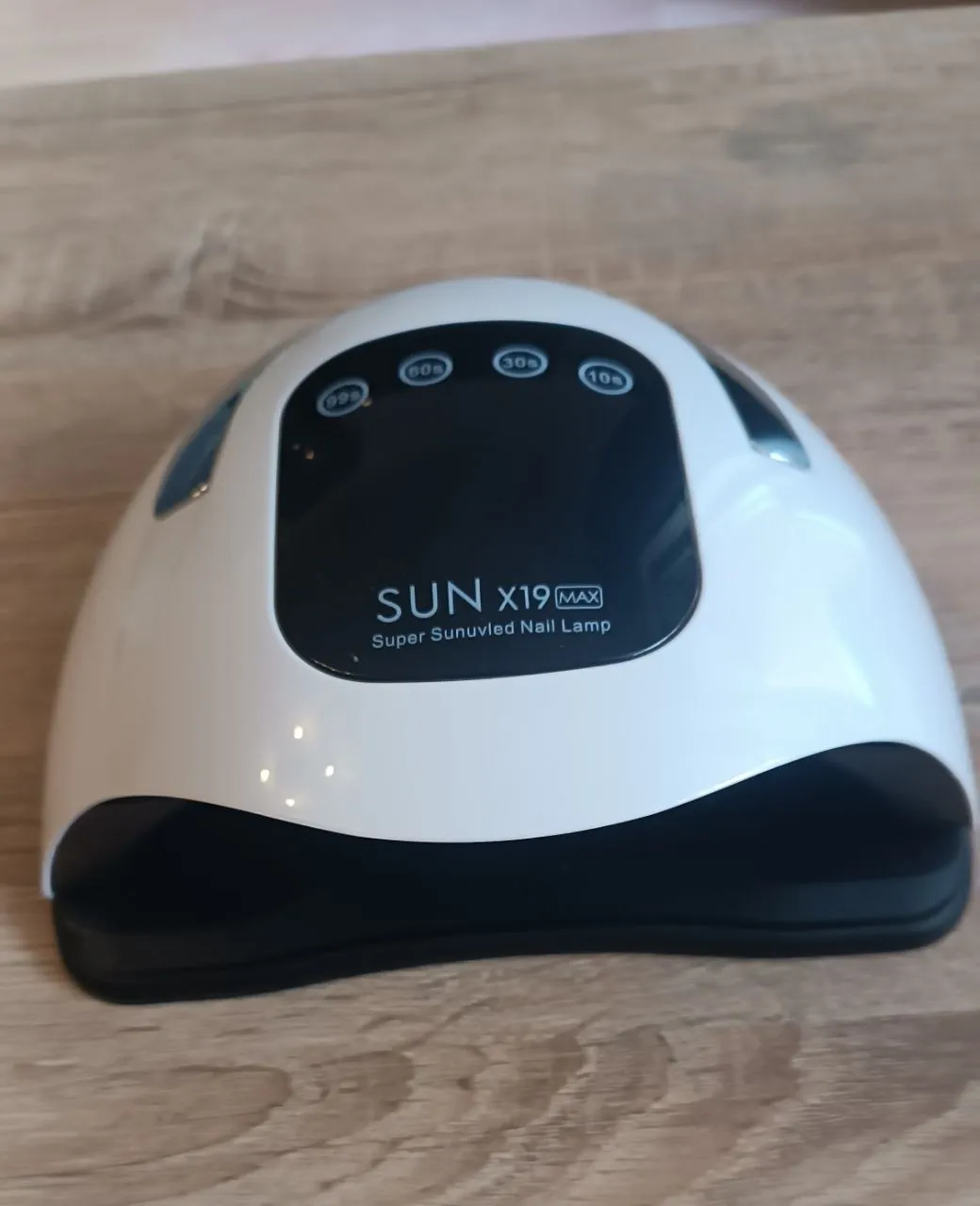 Продаю мощную UV/LED лампу для маникюра SUN X19 MAX (258W). Цена 12 евро. Белый лаконичный корпус, …