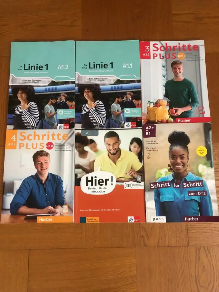 Продам книги каждая по 10 евро, если заберёте все сразу за 50 отдам)