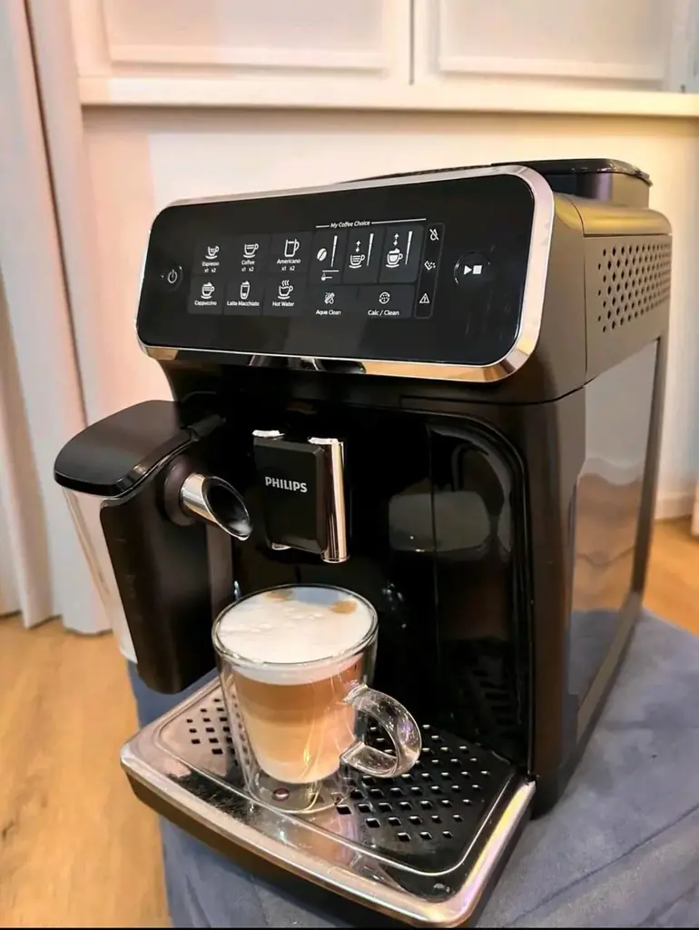 Продам кофемашину Philips LatteGo 3200 в очень хорошем состоянии
