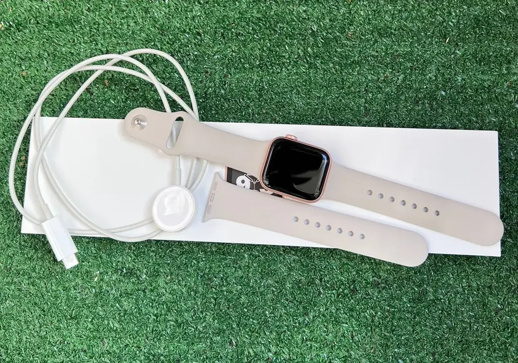 Продам Apple Watch в отличном состоянии, 40mm