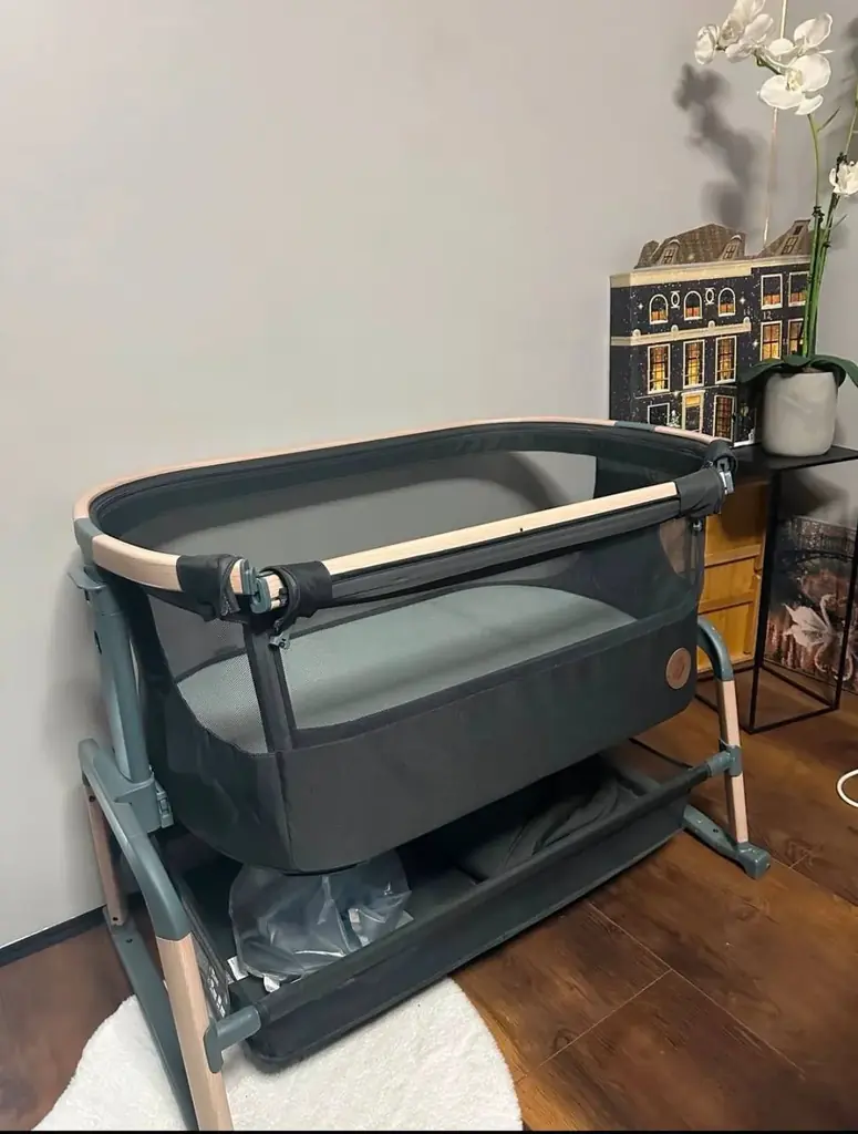 Продам детскую кроватку Maxi Cosi lora Air в отличном состоянии