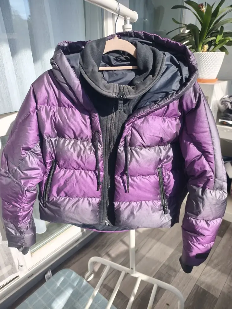 Продам пуховики, Nike