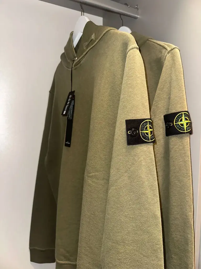 Продам Hooded sweat jacket белую оригинальную кофту на молнии C.P.Company,размер L,полностью новая…