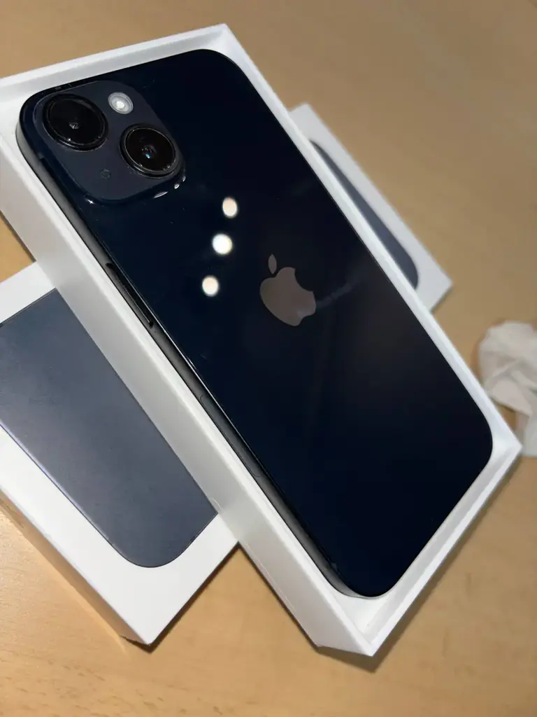 Продаю свой iPhone 14 с памятью 128 ГБ.