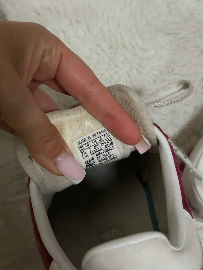 Продам кроссовки adidas