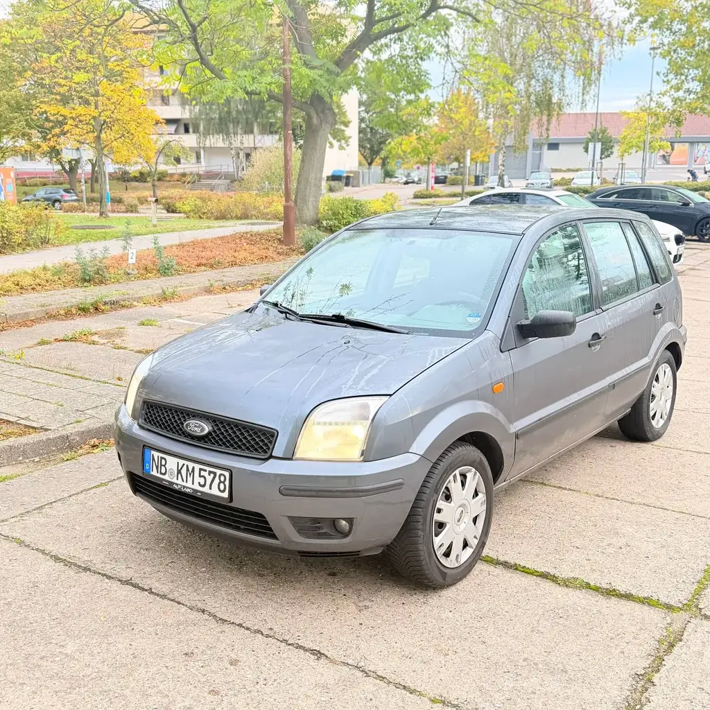 Продам 1.4 бензин 2003 года туф еще 1 год есть цена 1200
