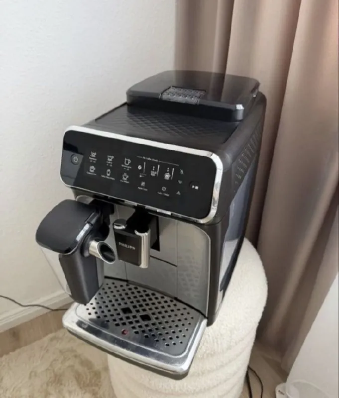 Кофемашина Philips 3200 LatteGo в очень хорошем состоянии. Фильтр в комплекте