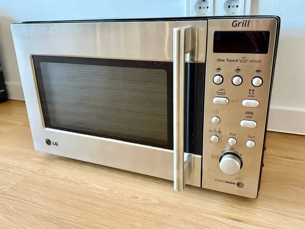 Продаю микроволновую печь с функцией гриля LG в отличном состоянии. Компактный размер, подойдет для…